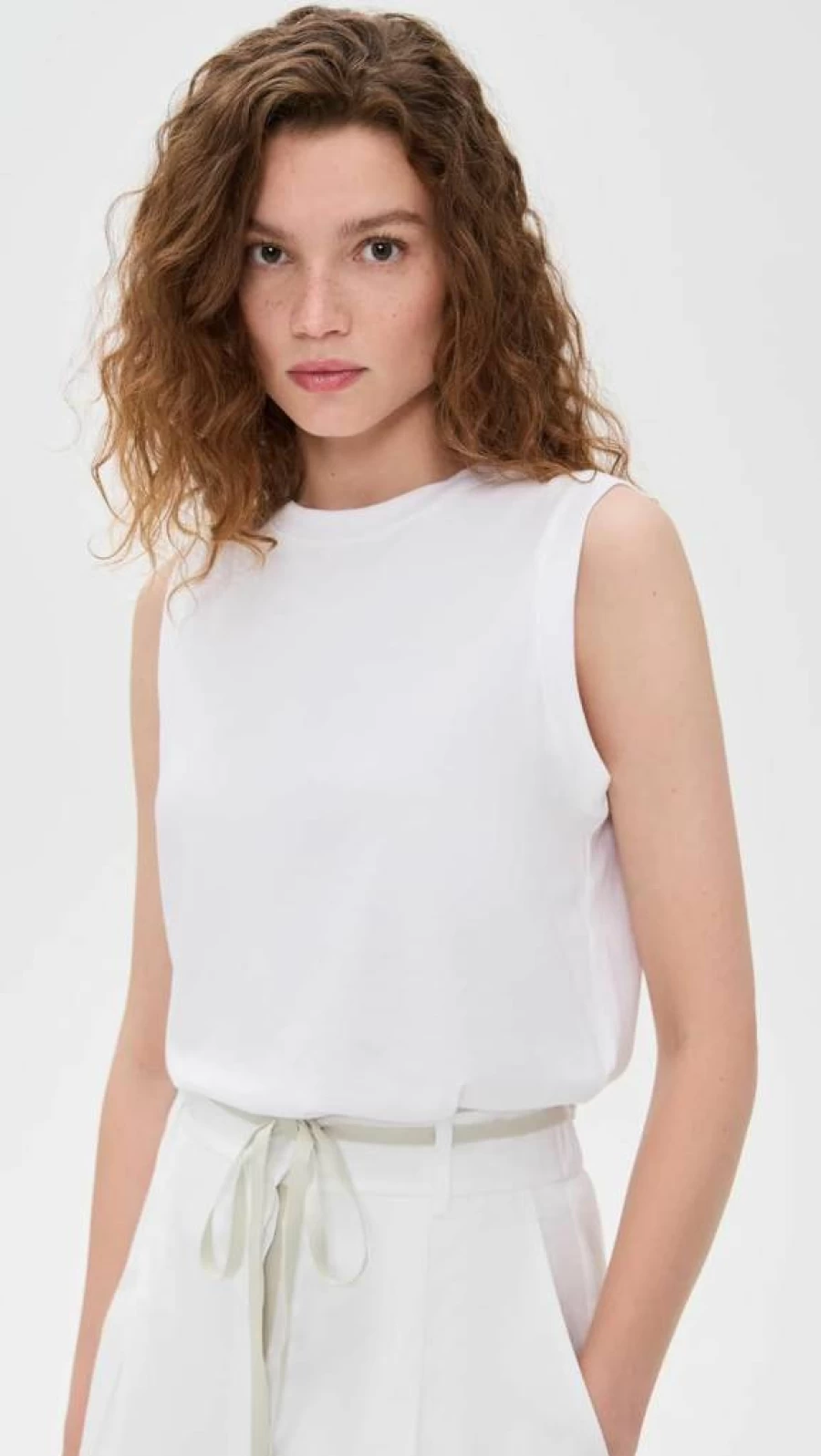 Vince Women's Classic Crew Neck Muscle Tee - Soft Casual Short Sleeve Top