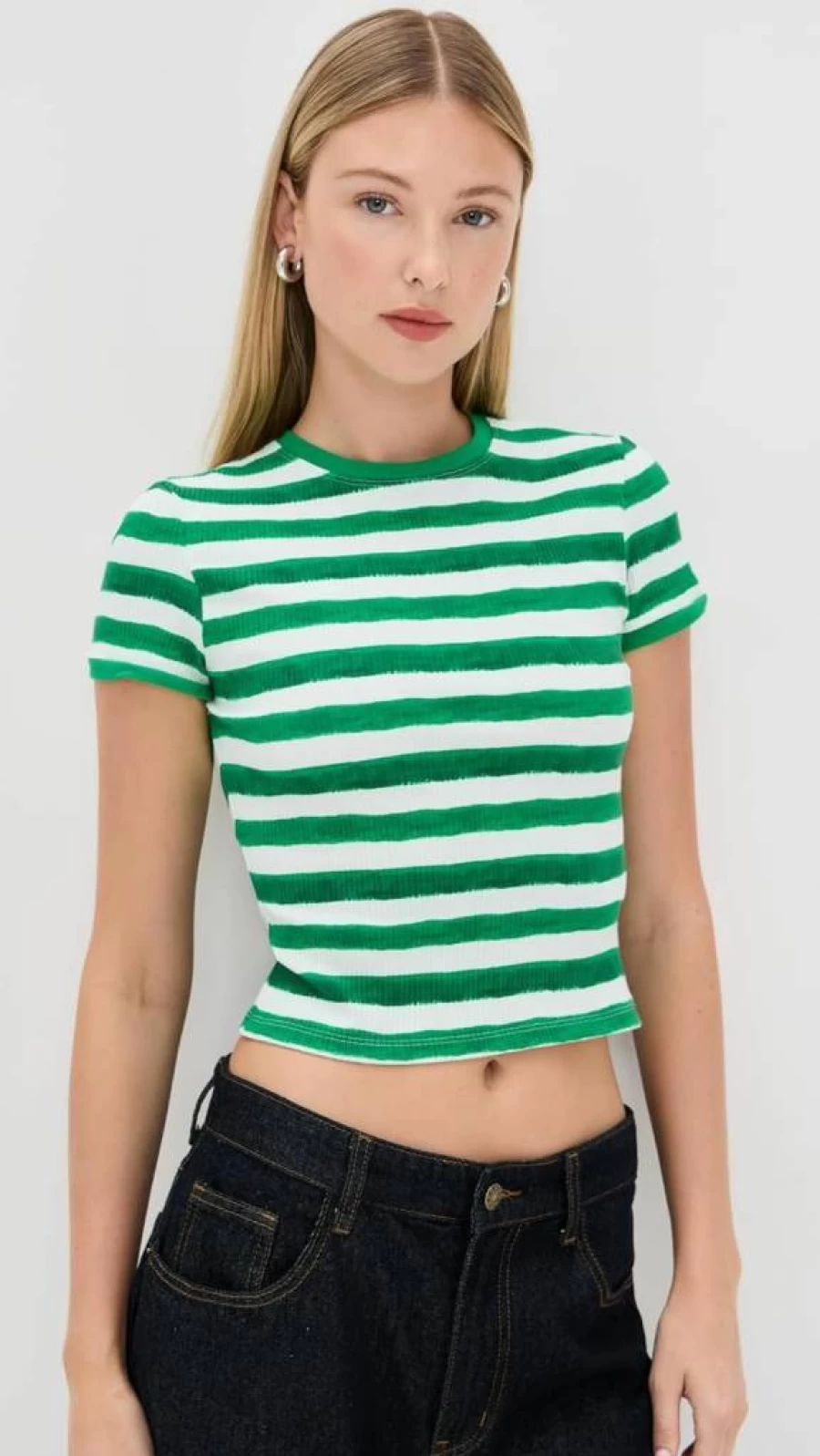 alice + olivia Women's Tess Crew Neck T-Shirt | Casual Short Sleeve Tee