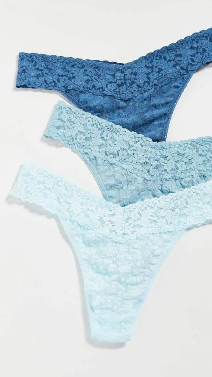 Hanky Panky Women's Signature Lace Thong 3-Pack - Soft Comfortable Original Rise Underwear Set